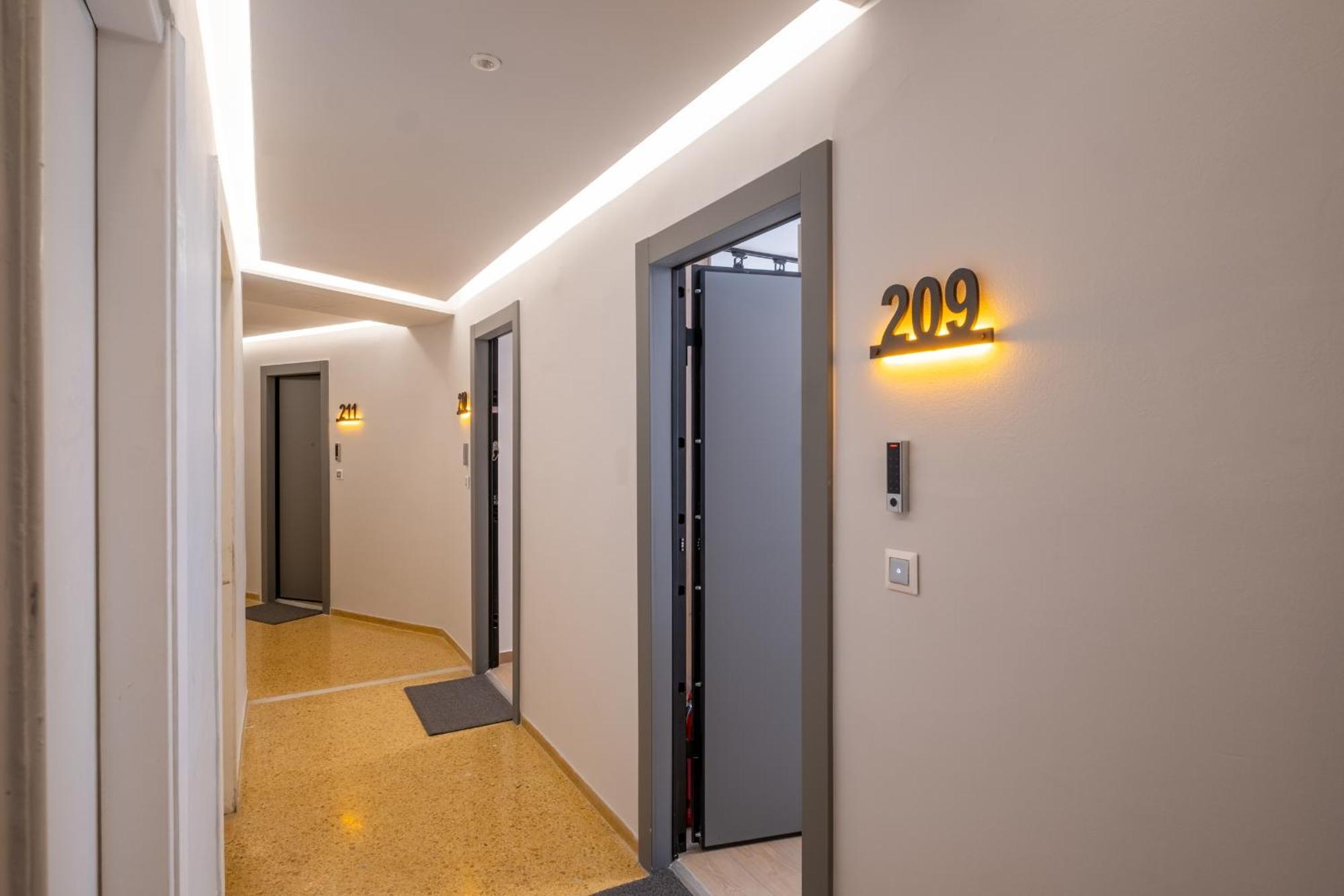 Athensis Apartments In Central Atenas Exterior foto